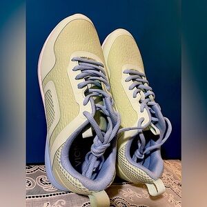 Vionic JoJo Ombre Women’s 8.5 Green Blue Sport trainers brand new without tags